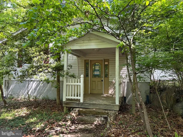 751 Johnnycake Ln, Harpers Ferry, WV 25425