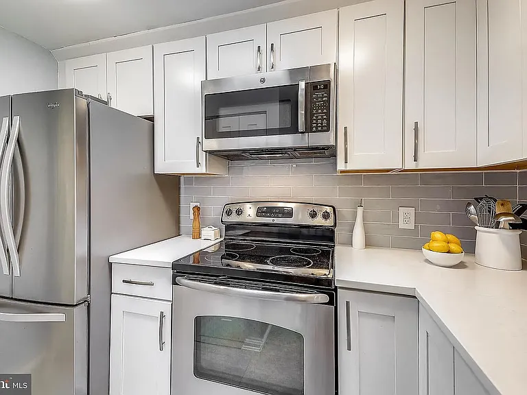 1124 25th St NW #201 — Photo 7