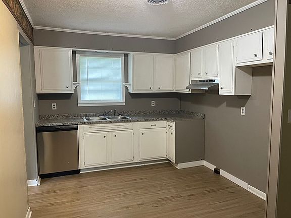 2nd image of 406 Banks Dr
