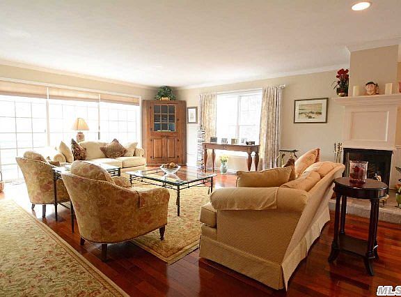 4th image of 300 Meadow Ct