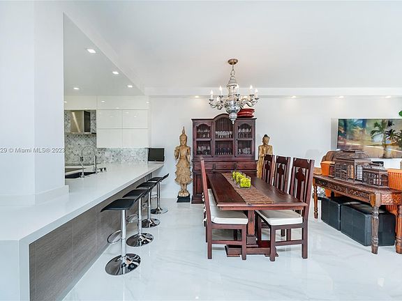 3rd image of 251 Crandon Blvd APT 428
