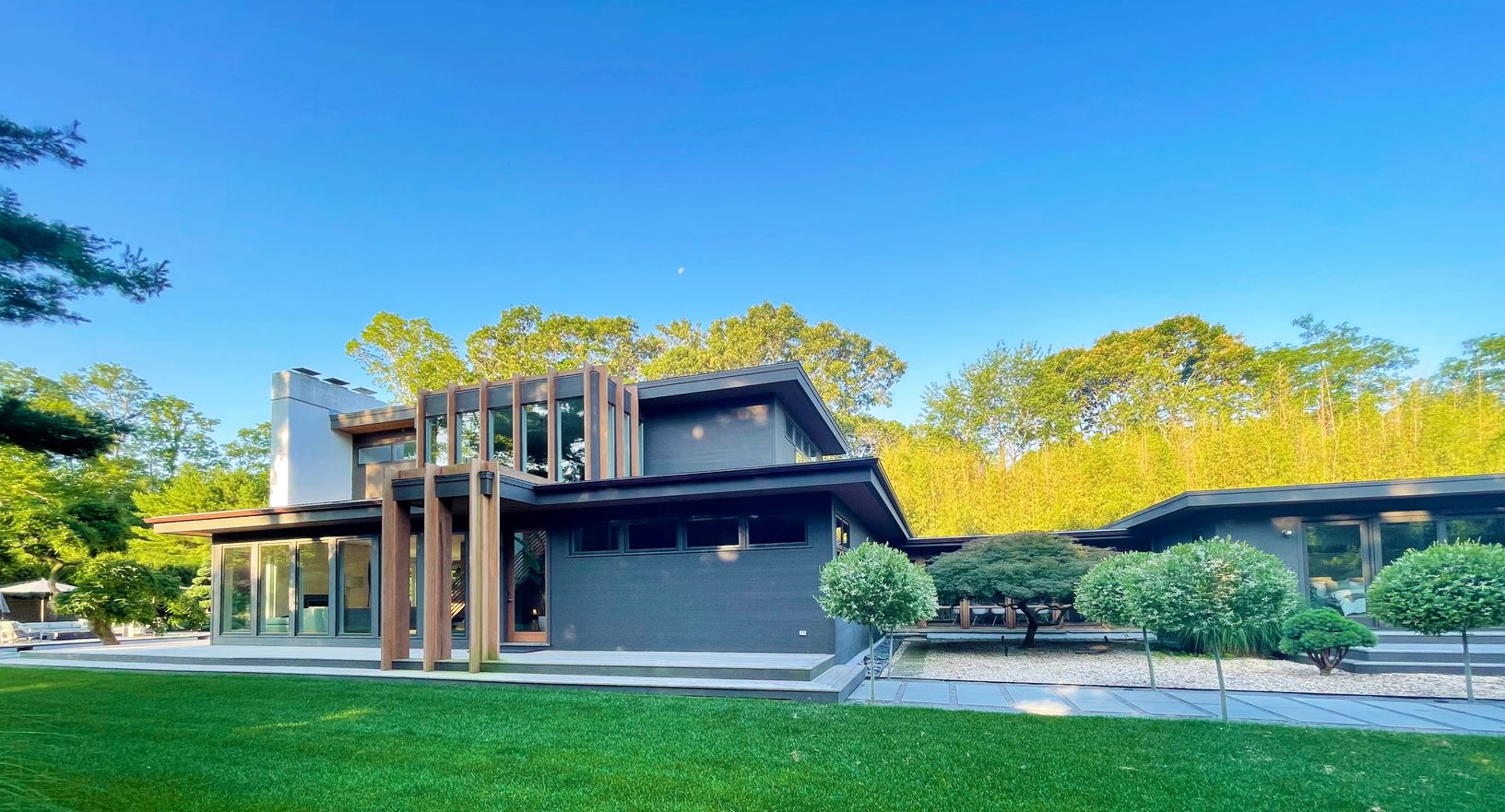  Modern and Secluded