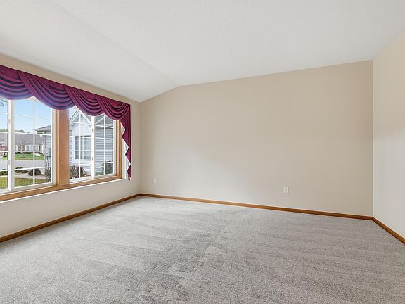 5th image of 689 Lake View Echo