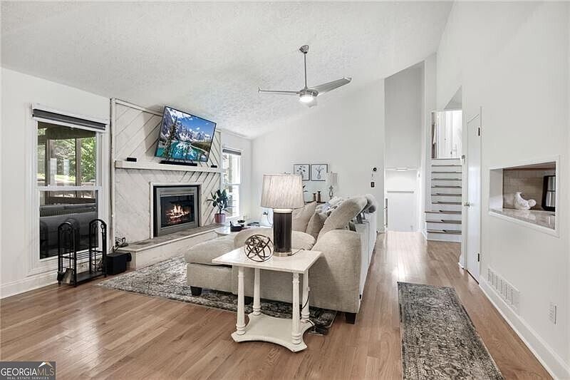 1st image of 3195 Creek Dr