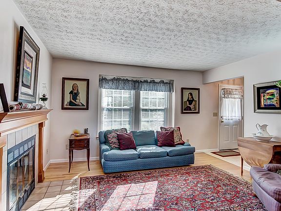 3rd image of 2761 Shelton Cir