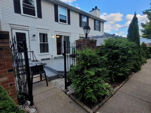 38857 Golfview Dr, Clinton Township, MI 48038
