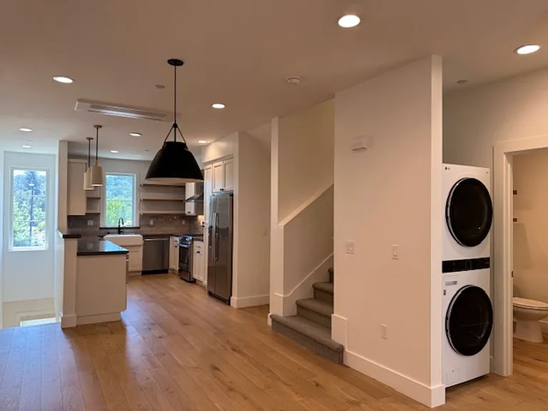 906 Brown Ave — Photo 14