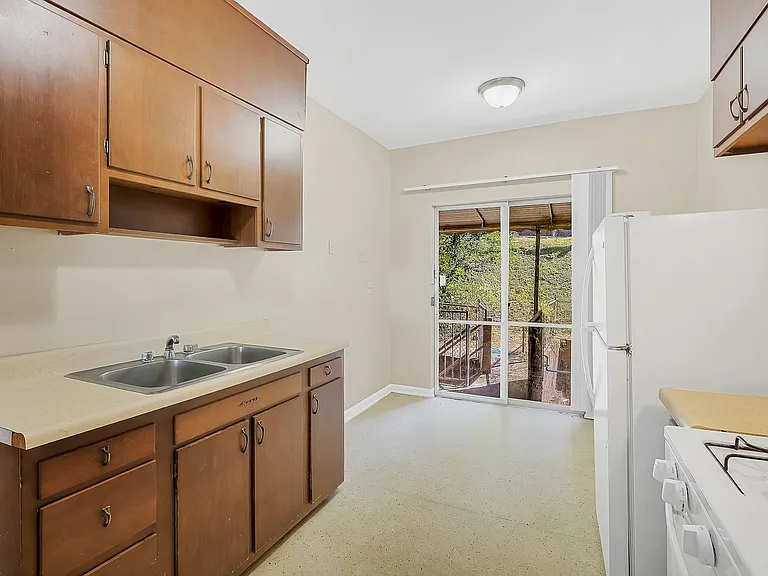 Oakmont Apartments — Photo 27