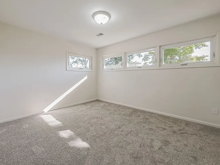 20862 Kenwood St — Photo 22