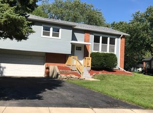 7320 Catalpa Ave, Woodridge, IL