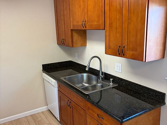 2nd image of 1616 Queen Charlotte Dr APT 3