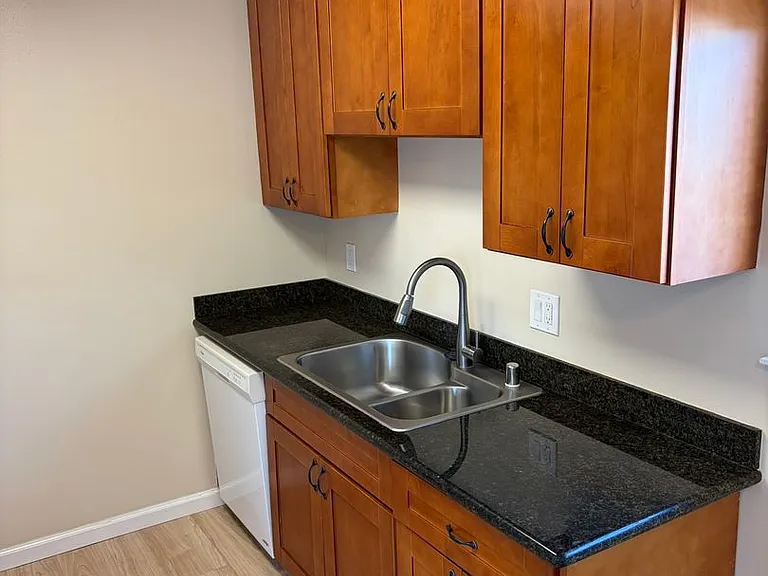 1616 Queen Charlotte Dr — Photo 2