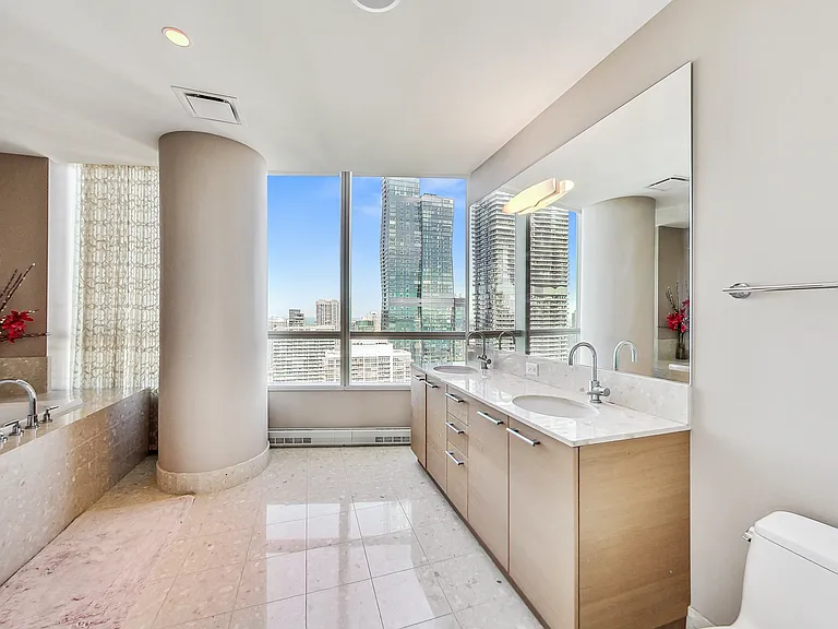 340 E Randolph St #4901 — Photo 26