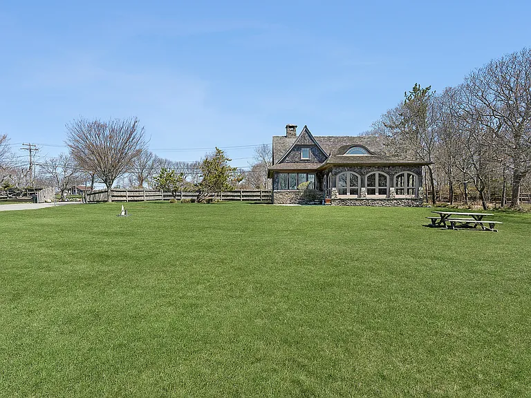 517 E Lake Dr — Photo 12