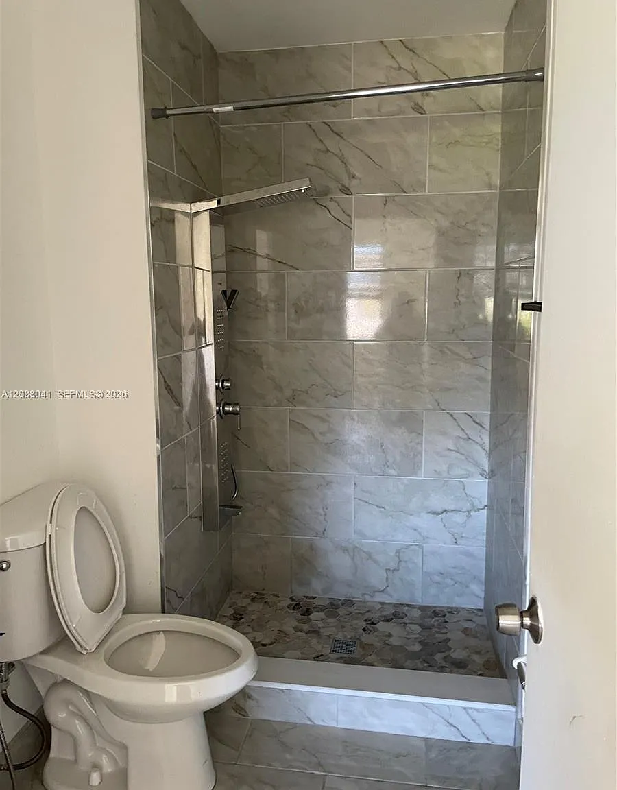 15318 SW 72nd St — Photo 1