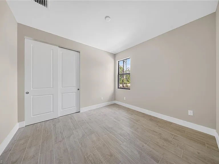 821 Moore Ave — Photo 16
