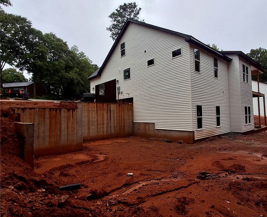 2nd image of 1411 Stonehurst Dr