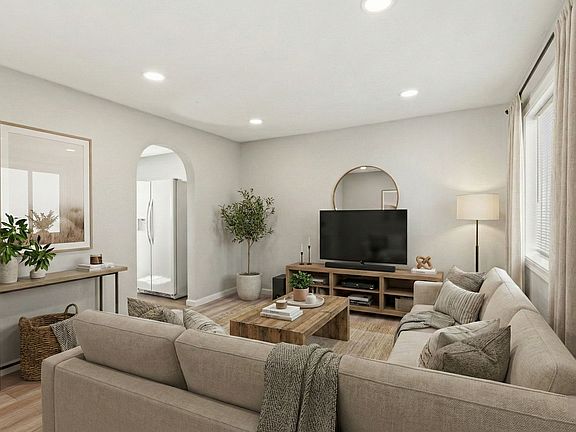 2nd image of 10824 Apricot St