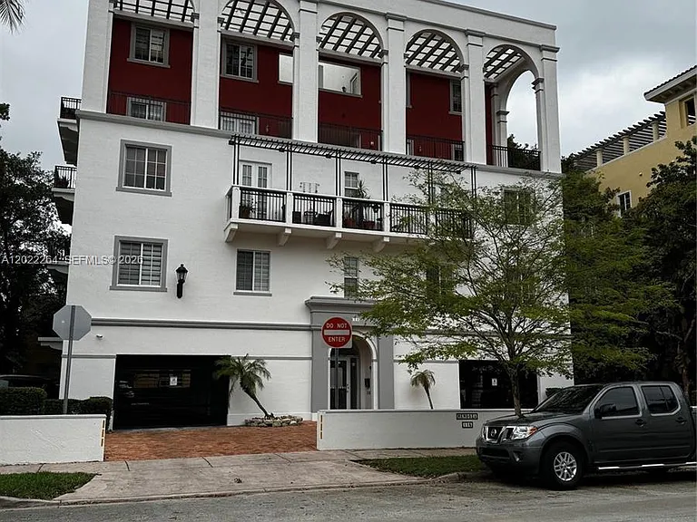 115 Mendoza Ave #201 — Photo 1