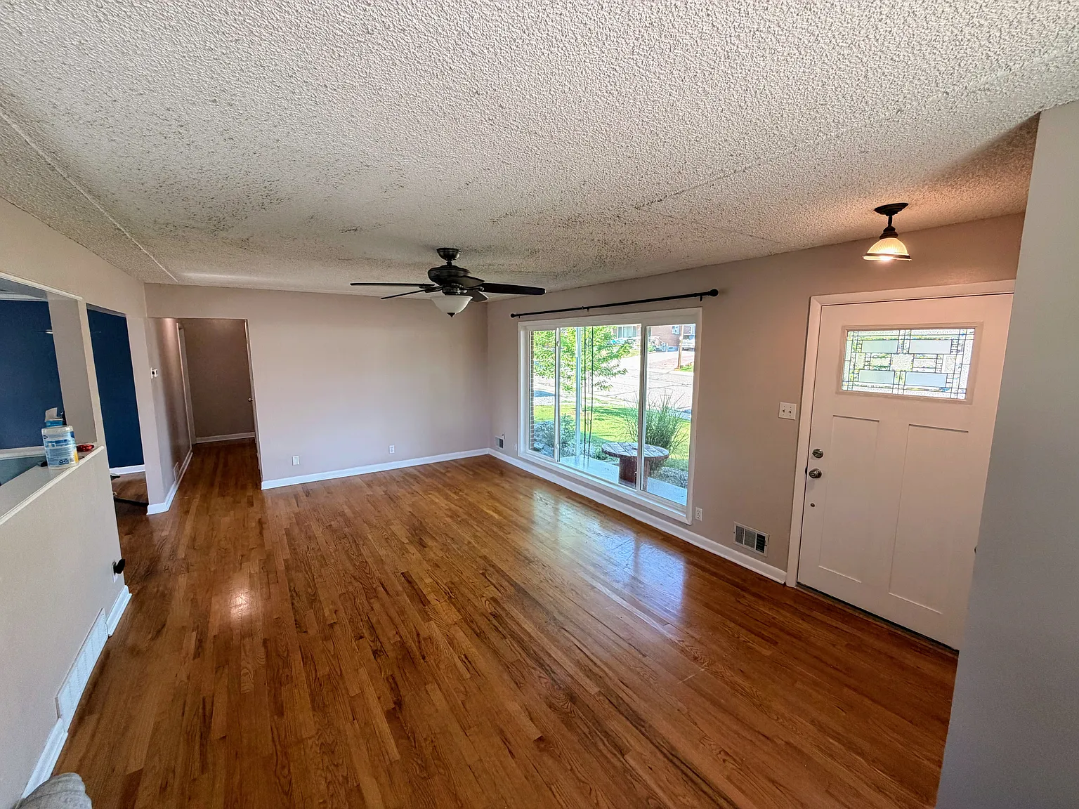 4 bed, 2200 sqft, $3,000 — Photo 2