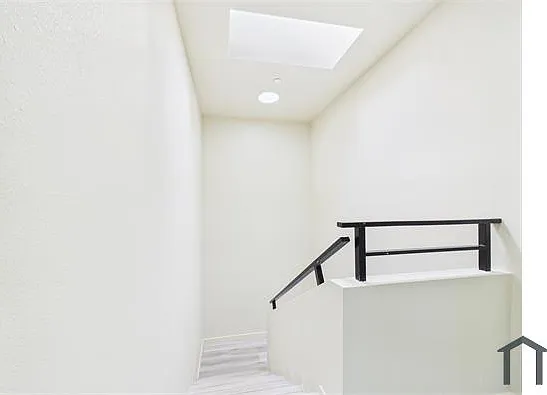 8457 Langdon Ave — Photo 25