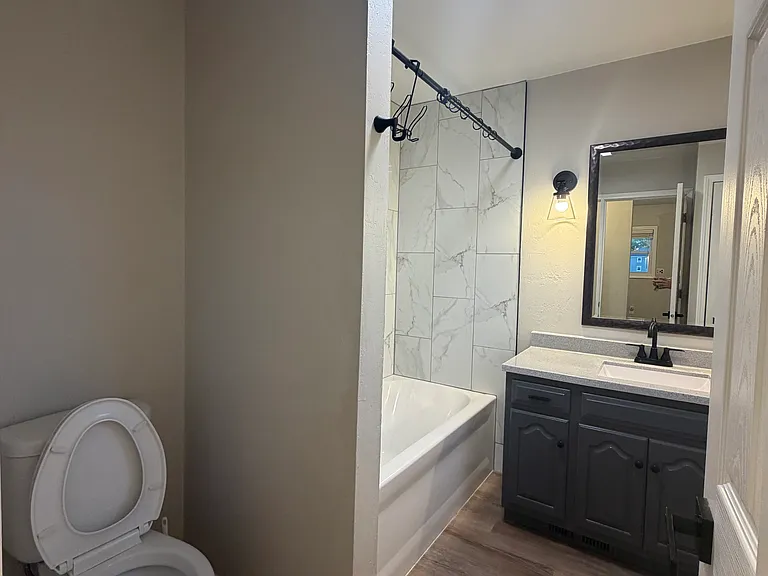 2317 Glendale Ave — Photo 9