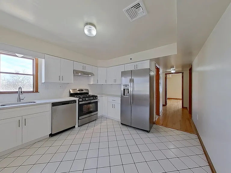 55 Ferguson St #2 — Photo 10
