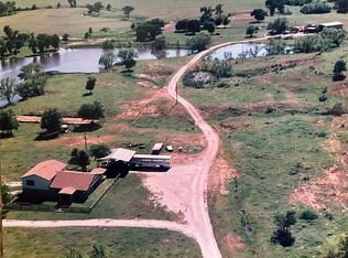 221 S Kinder Ln, Jacksboro, TX 76458