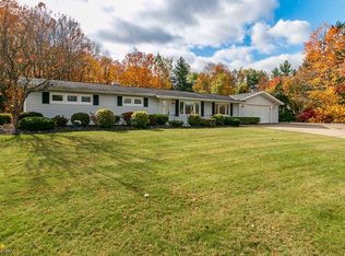 8805 Beacon Hill Dr, Chagrin Falls, OH 44023
