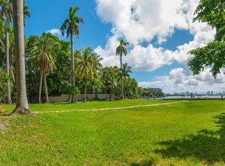 4462 N Bay Rd, Miami Beach, FL 33140