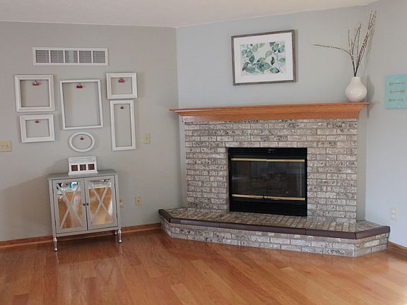 Gas fireplace