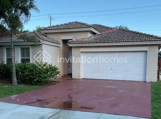 13711 N Garden Cove Cir, Fort Lauderdale, FL 33325
