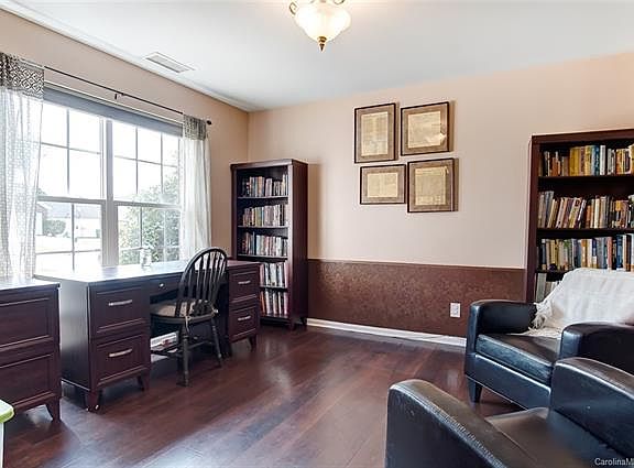 3rd image of 8518 Appledale Dr