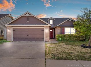 210 W 45th St, Sand Springs, OK 74063