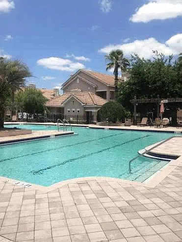 3 bed, 1476 sqft, $2,095 — Photo 2
