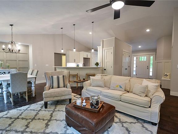 3rd image of 3211 Carmellas Cir