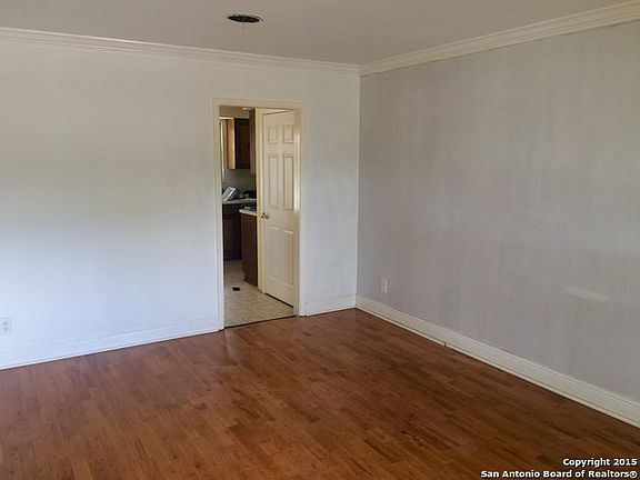 3rd image of 418 Patricia Dr