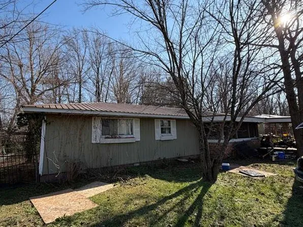 2320 Thomas St, Poplar Bluff, MO 63901