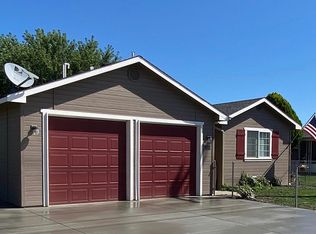 403 E Goodlander Rd, Selah, WA 98942