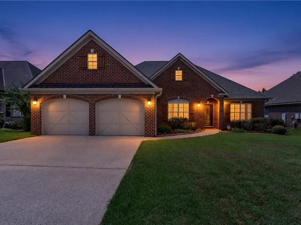 13618 Old Ivey Dr, Northport, AL 35475