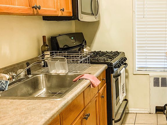 3rd image of 2 Windsor Ter APT 1H