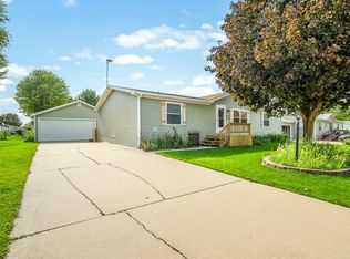 8652 Springwood Ct, Roscoe, IL 61073