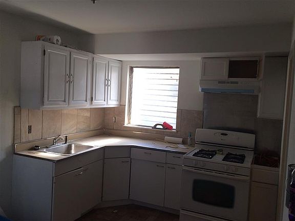4th image of 10504 Lilac Ave