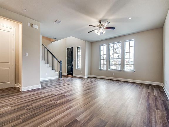 2nd image of 1044 Foxglove Dr
