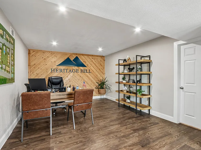 Heritage Hill Apartments — Photo 10