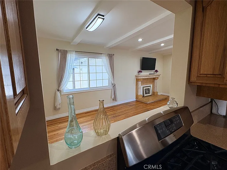 7502 Balcom Ave #7502 — Photo 2