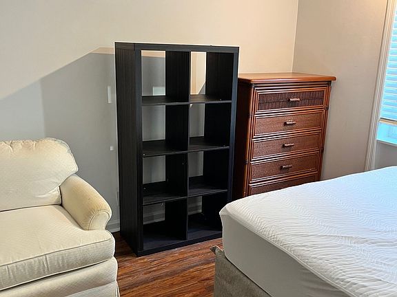 3rd image of 101 Woodhaven Dr APT 28