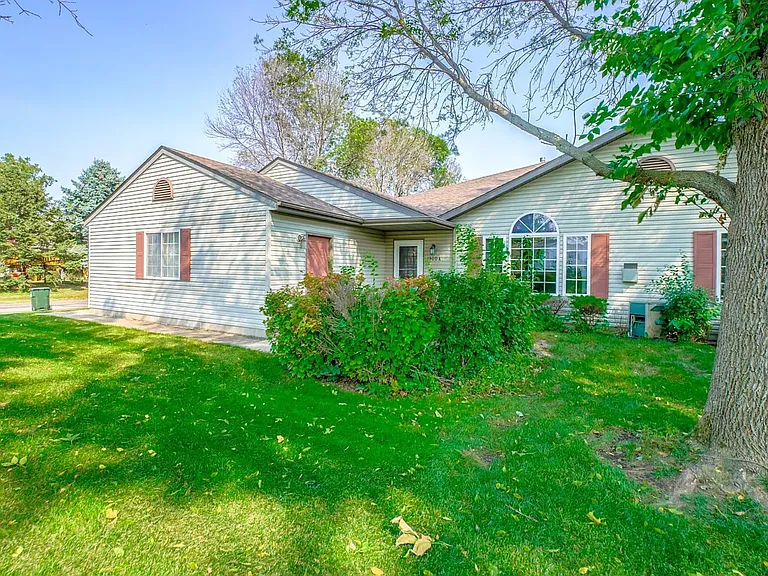 1300 Carriage Dr #A — Photo 1