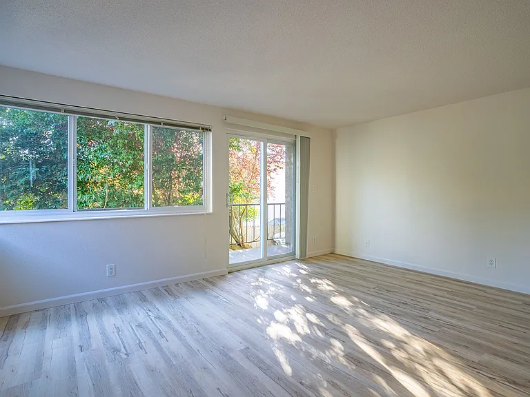 4456 Whitman Ave N — Photo 13