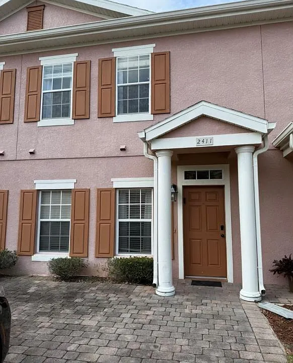 2411 Caravelle Cir